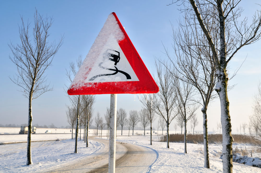 Ice warning sign by Triplesign System on a roadside VMS for safer winter traffic