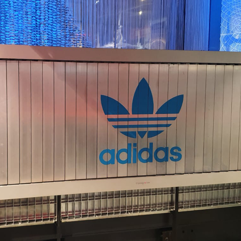 Trivision sign för adidas shoes