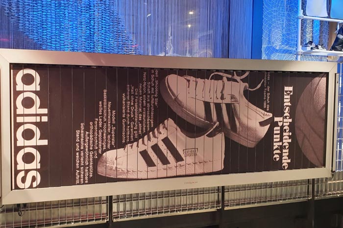 Trivision sign för adidas shoes
