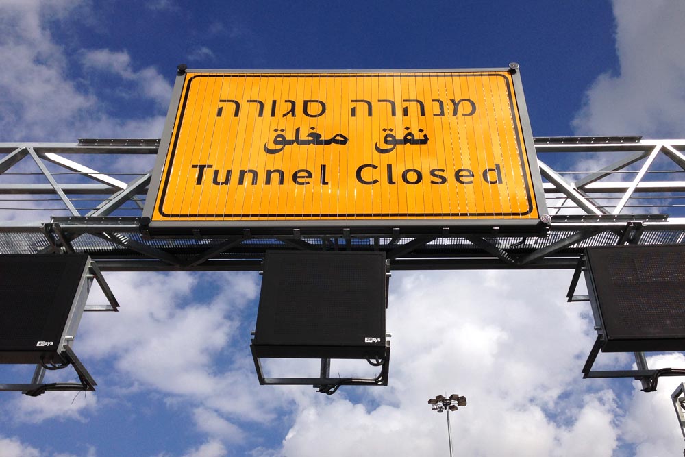 Tunnel closed signs by Triplesign System on a roadside VMS for safer traffic control