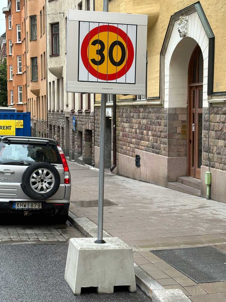 30-sign with wooden face